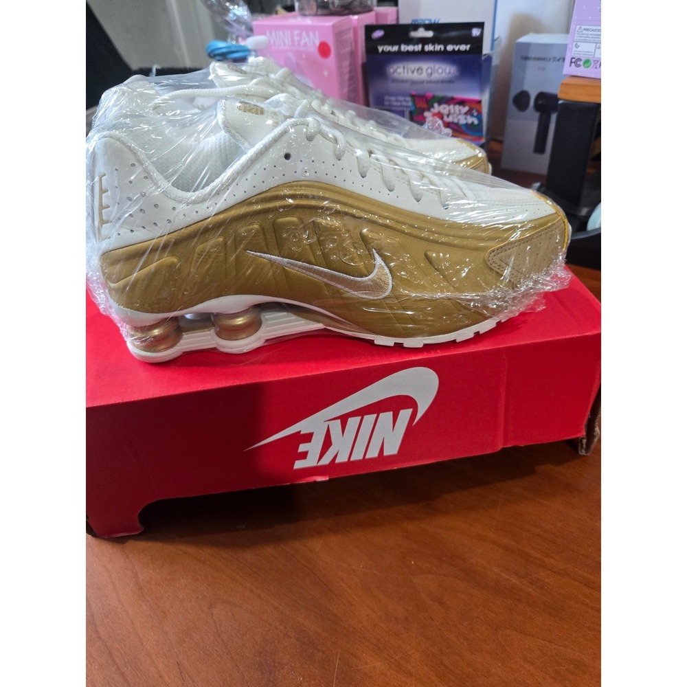 Nike Shox R4 Soft Pearl Metallic Gold Sneakers AR3565-010 Mens 7